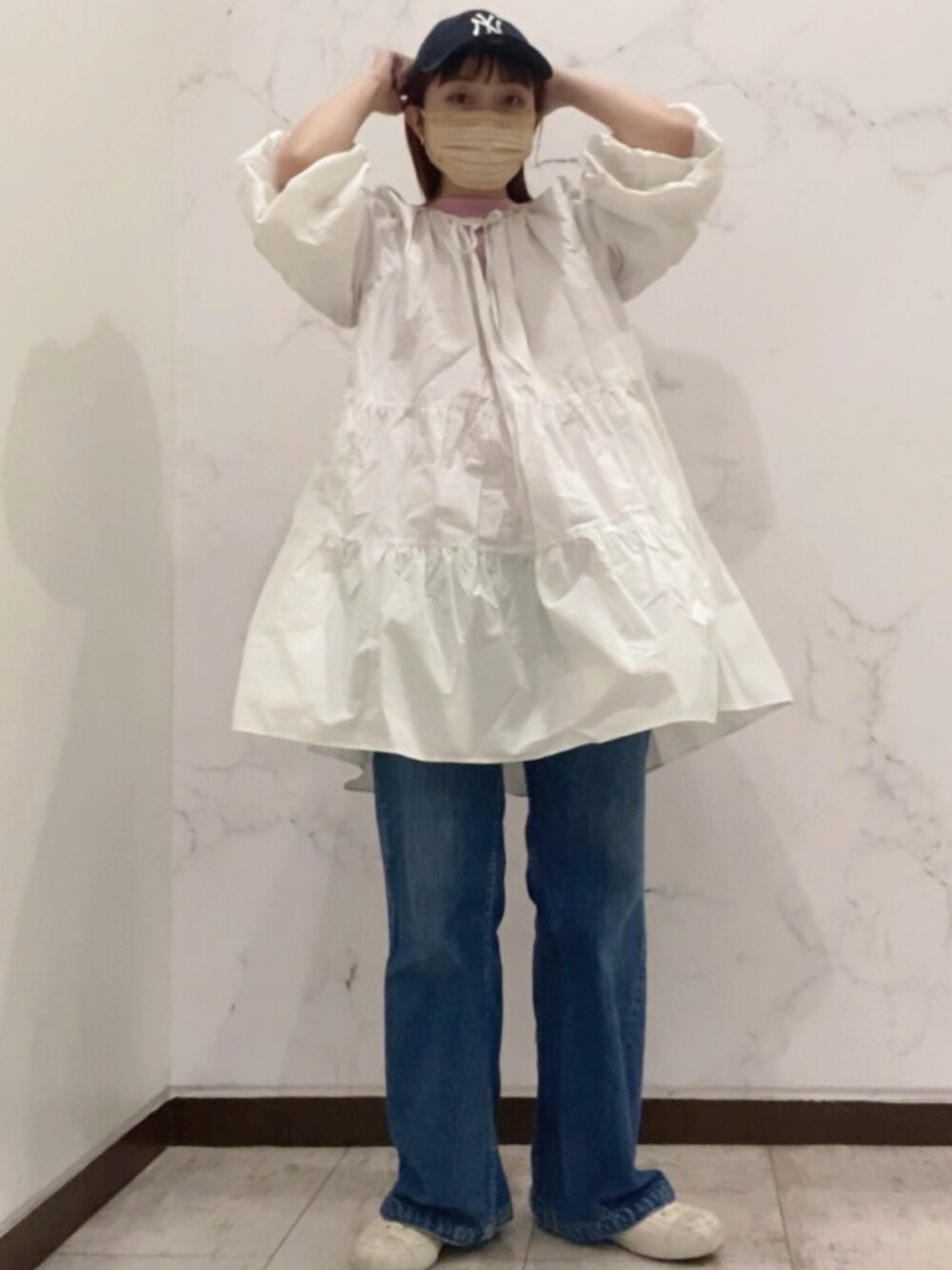 「デニムっていいよね、シンプルコーデ、ニューエラ、NEW ERA、キャップ、ムーンスター、ラフ、Moonstar、Kaorinomori、オーバーライド(override)」｜「MoonStarのFINE VULCANIZED/ファインバルカナイズ GYM CLASSIC/ジムクラシック(キャンバススニーカー)（スニーカー、ホワイト系）」を使った、ジーさんさん（レディース・161cm）の夏コーディネートの1枚目の写真
