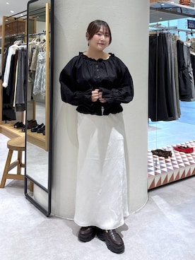 「LOWRYS FARM（ローリーズファーム）のストレッチサテンスカート　 290120（スカート、ホワイト系）」を使った、かっさーさん（レディース・160cm）の春コーディネート
