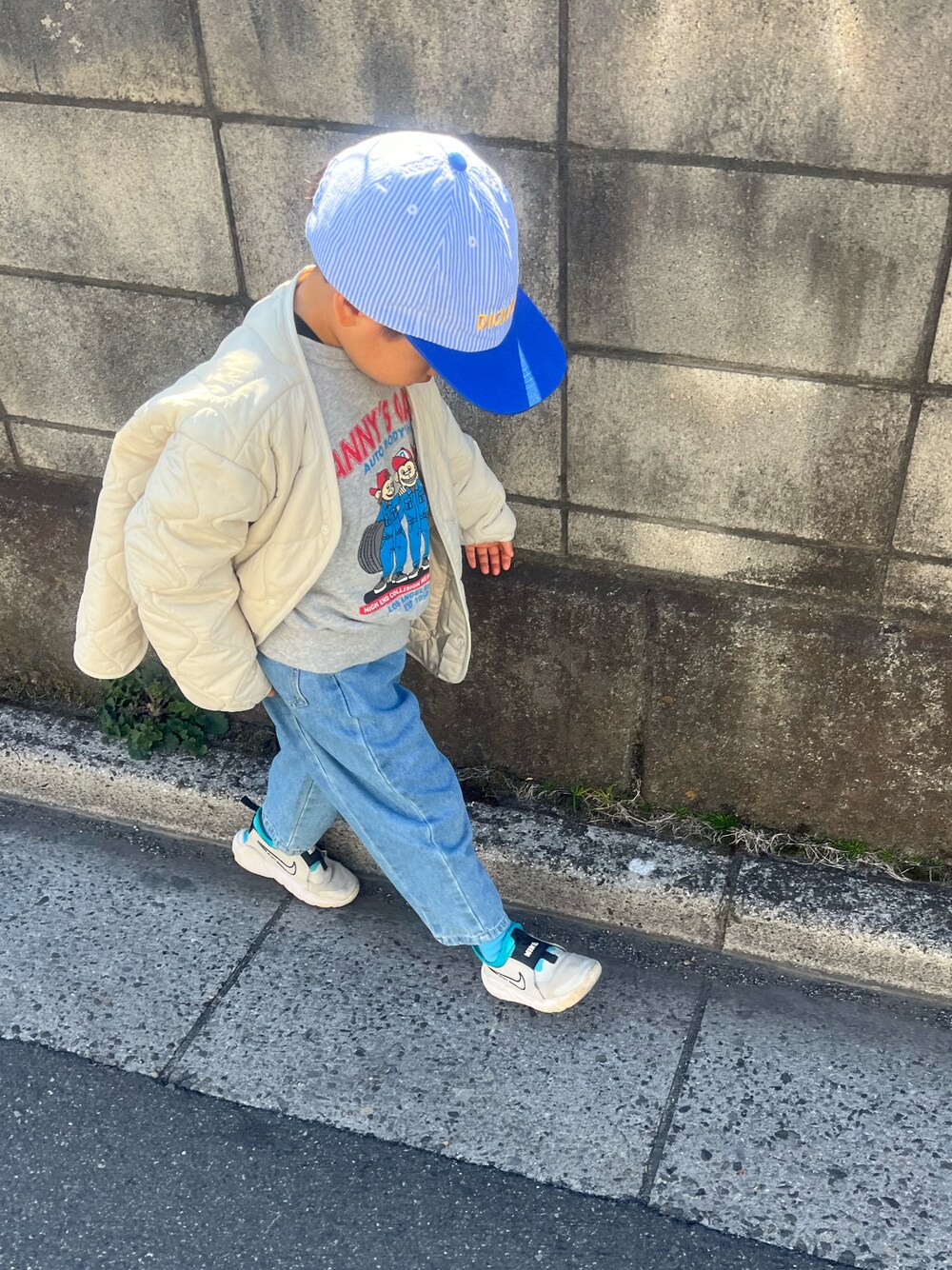 「スポーツミックス、春コーデ、むすこーで」｜「MARKEY'Sのアイテム（スウェット、グレー系）」を使った、ふーさん（キッズ・100cm）の冬コーディネートの1枚目の写真