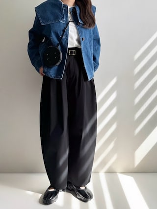 「THE YOn（ザヨン）のツイルタックコクーンバレルパンツ（チノパンツ）」を使った、Ayumiさん（レディース・158cm）の春コーディネート