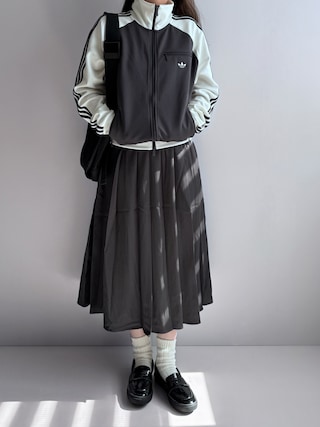 「titivate(ティティベイト)のミディ丈プリーツスカート(スカート)」を使った、Ayumiさん(レディース・158cm)の秋コーディネート