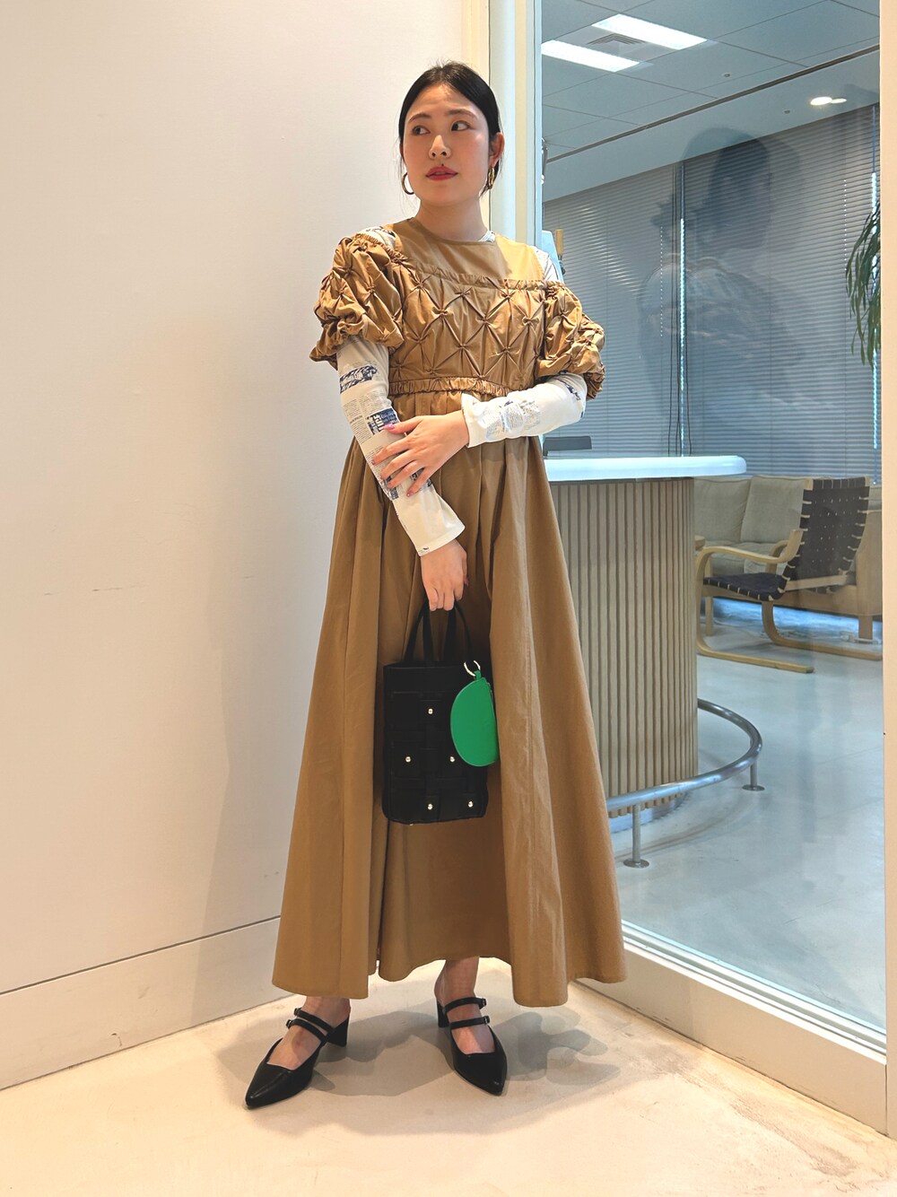 美品　2024ss Ray BEAMS オフショルダーパフスリーブワンピース Ray BEAMS（レイビームス）の「Ray BEAMS / オフショルダー