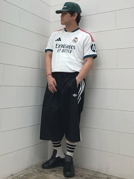 「adidas（アディダス）のレアル・マドリード 26/27 ホーム レプリカ ユニフォーム（トップス、ホワイト系）」を使った、NKさん（メンズ・171cm）の夏コーディネート