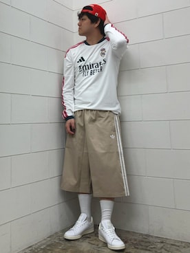 「adidas（アディダス）のレアル・マドリード 26/27 ホーム 長袖ユニフォーム / ロンT / アディダス adidas（Tシャツ/カットソー、ホワイト系）」を使った、NKさん（メンズ・171cm）の夏コーディネート