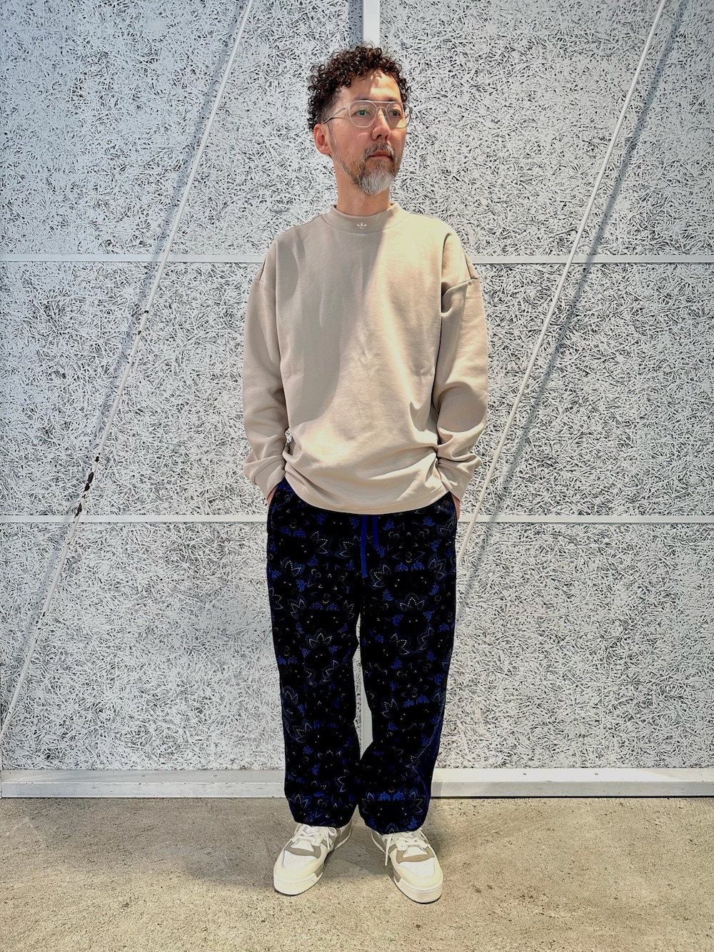 adidas（アディダス）の「コーデュロイ トラックパンツ / アディダス