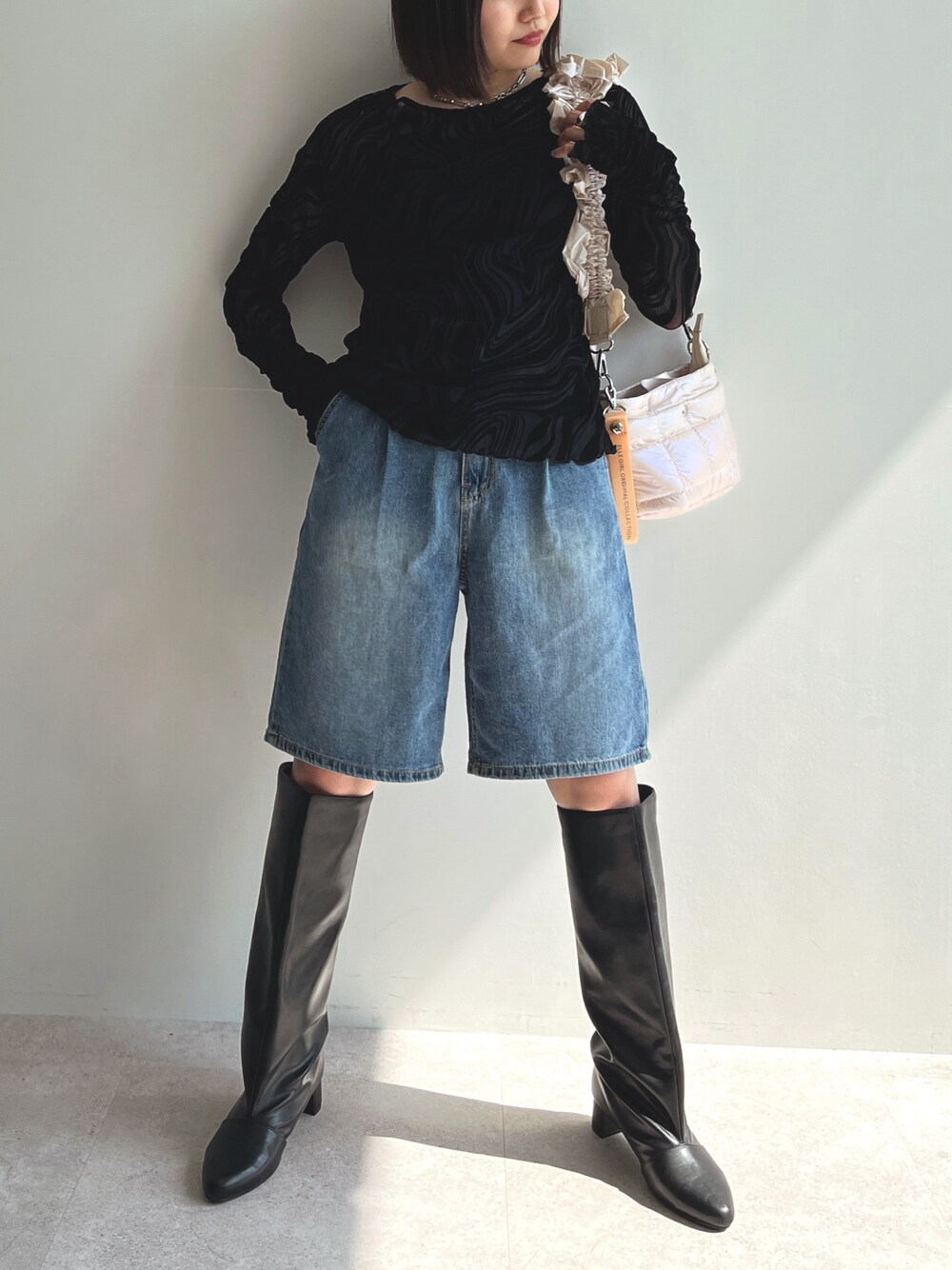 「ELLEgirlのマーブルシアートップス【ELLEgirl/エル ガール】（Tシャツ/カットソー、ブラック系）」を使った、ECスタッフさん（レディース・161cm）の夏コーディネートの1枚目の写真