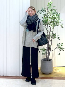 「アイテム（ストール/ショール、グレー系）」を使った、tsukiさん（レディース・167cm）の秋コーディネート