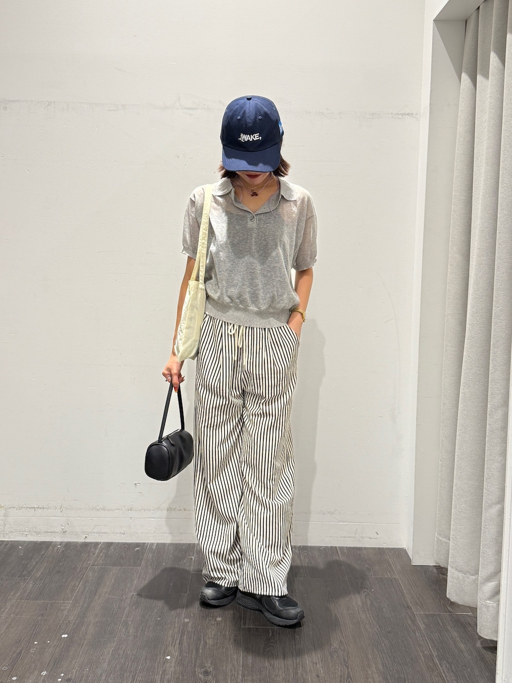 「お出かけコーデ、大人かわいい、休日スタイル、夏ルックで気分アップ、ラクチンコーデ、夏ファッション、キレイめ、大人コーデ、パンツコーデ、夏コーデ」｜「COLONY 2139のストライプイージーパンツ（その他パンツ、ブルー系）」を使った、momokaさん（レディース・160cm）の夏コーディネートの1枚目の写真