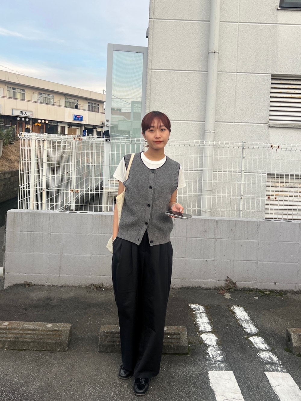 「ベストコーデ、カジュアルコーデ、2タックワイドパンツ、モノトーンコーデ」｜「COLONY 2139の2タックワイドパンツ（スラックス、ブラック系）」を使った、momokaさん（骨格ウェーブ・レディース・160cm）の夏コーディネートの1枚目の写真