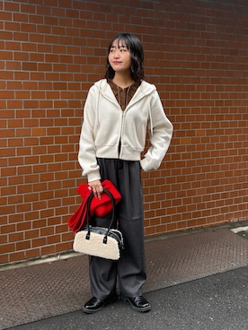 「アイテム（マフラー、レッド系）」を使った、momokaさん（レディース・160cm）の秋コーディネート