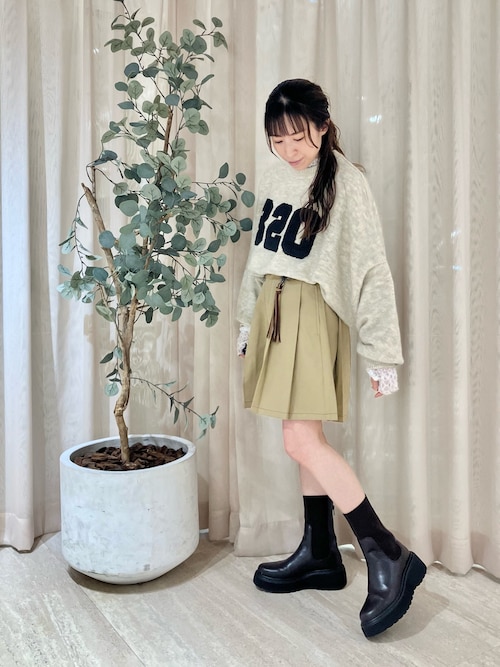 チャーム付きサイドプリーツミニスカート