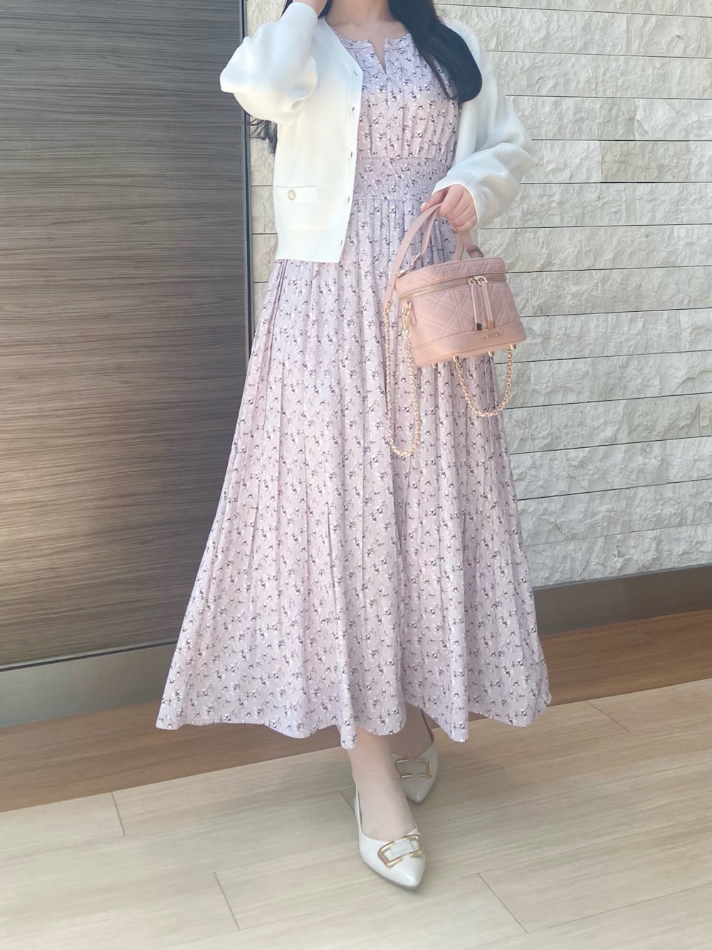 「MISCH MASCH、mischmasch、ミッシュマッシュ、春物新作、春ワンピース、春カーディガン、大人フェミニン、大人かわいい」｜「MISCH MASCHの2025春夏新作 小花柄プリーツワンピース（ワンピース、ピンク系）」を使った、エスパル仙台店さん（骨格ウェーブ・レディース・165cm）の春コーディネートの1枚目の写真