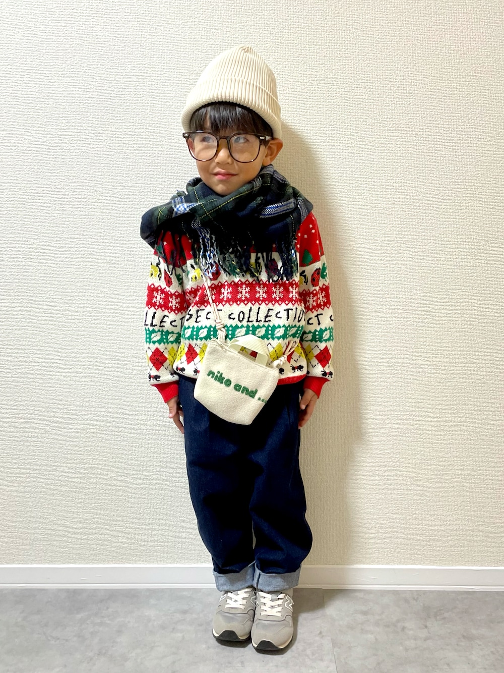 「キッズコーデ、キッズファッション、男の子、4歳、冬コーデ、クリスマスに着たい服、マイベストコーデ2024、クリスマス、休日スタイル、マフラーぐるぐる、ニット、デニム、赤、めがね」｜「INSECT COLLECTIONのアイテム（ニット/セーター、その他）」を使った、mocchirhさん（キッズ・100cm）の冬コーディネートの1枚目の写真