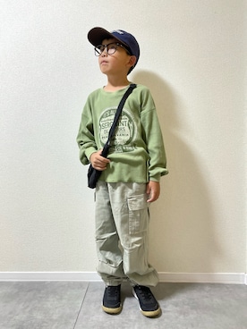 「アイテム（スニーカー）」を使った、mocchirhさん（キッズ・127cm）の秋コーディネート