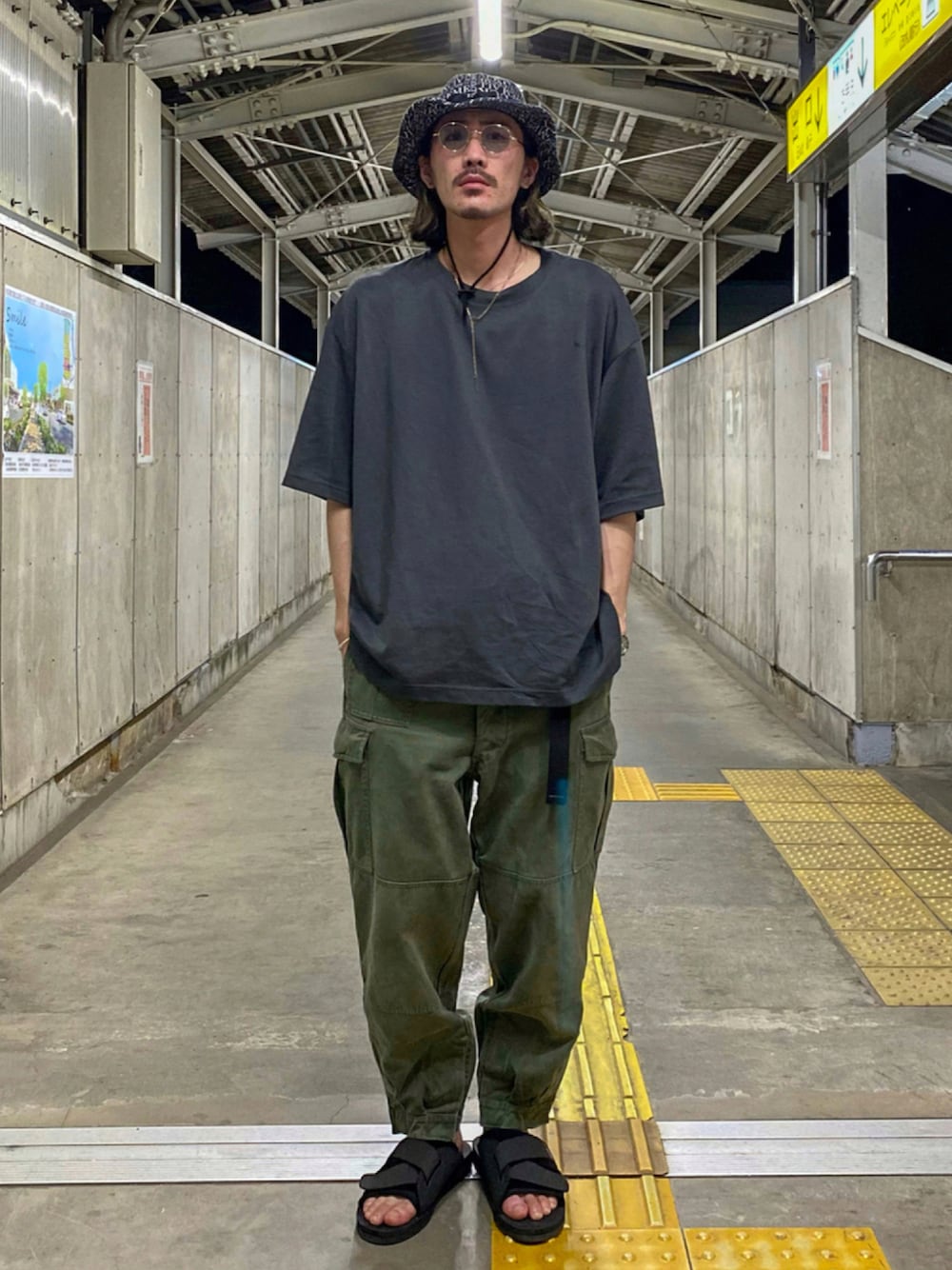 Supreme の帽子を使った「サファリハット」の人気ファッション
