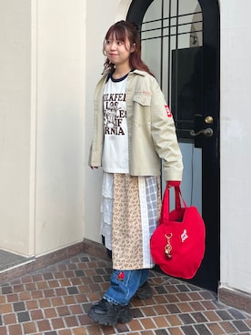 「MILKFED.（ミルクフェド）のPATCHED UTILITY SHIRT（シャツ/ブラウス、ベージュ系）」を使った、彩さん（レディース・155cm）の春コーディネート