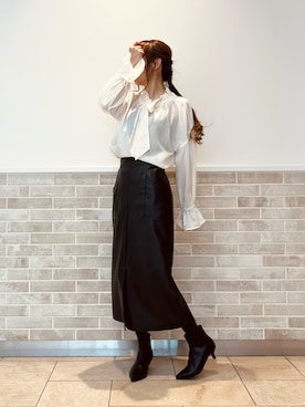 「レザースカート」｜「アイテム（PC・スマホグッズ/家電）」を使った、Wendyさん（レディース・162cm）の秋コーディネート