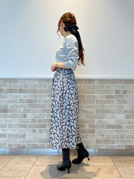 「Vネック」｜「アイテム（PC・スマホグッズ/家電）」を使った、Wendyさん（レディース・162cm）の秋コーディネート