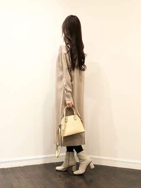 「スリット」｜「アイテム（PC・スマホグッズ/家電）」を使った、Wendyさん（レディース・162cm）の冬コーディネート
