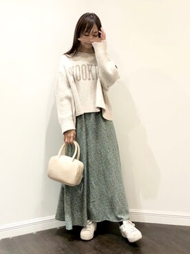 「ロゴニット」｜「アイテム（PC・スマホグッズ/家電）」を使った、Wendyさん（レディース・162cm）の冬コーディネート