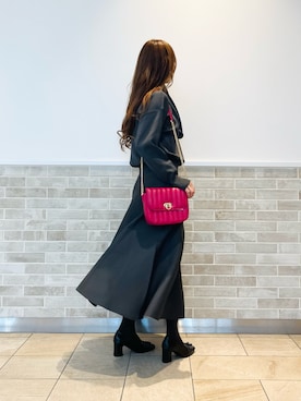 「グレー」｜「アイテム（PC・スマホグッズ/家電）」を使った、Wendyさん（レディース・162cm）の冬コーディネート