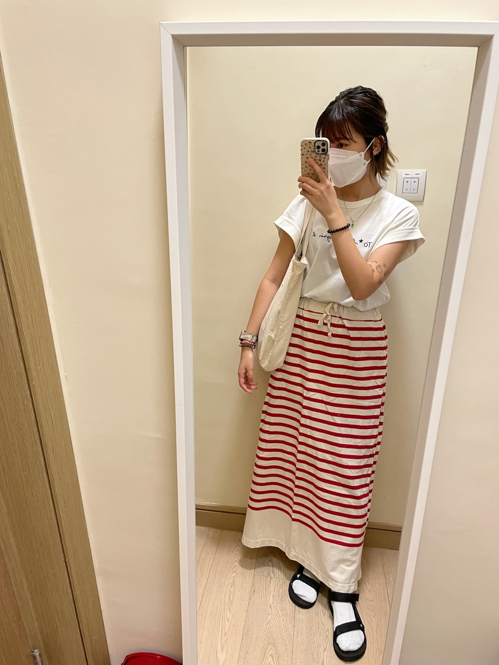 「ootd、school、school style、休閒、白T、雨天搭配」｜「BEAMSのアイテム（ショルダーバッグ、ホワイト系）」を使った、ruby𓅷さん（レディース・158cm）の夏コーディネートの1枚目の写真