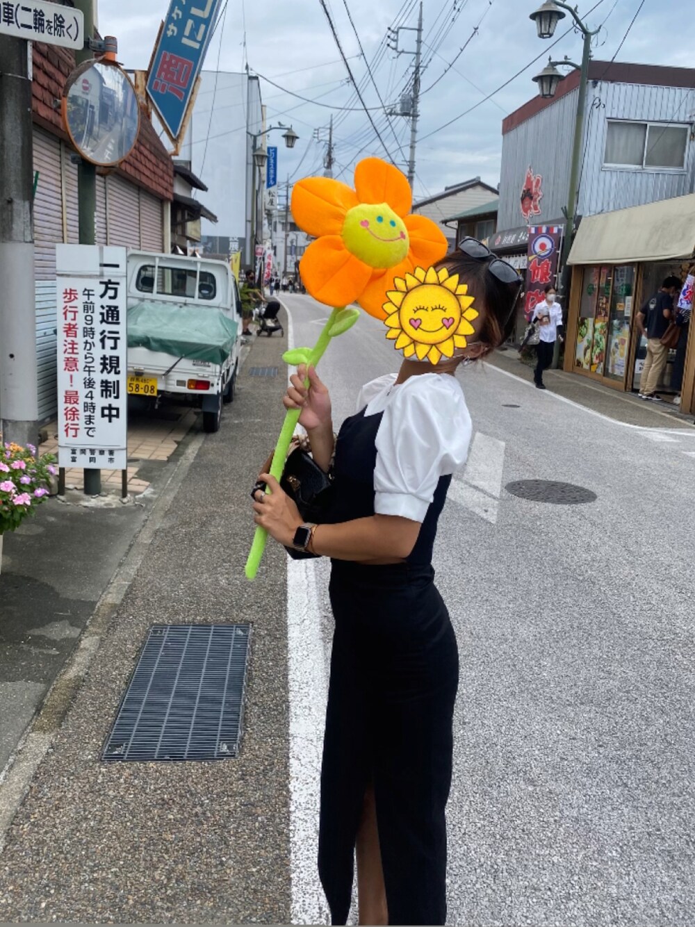 「休日スタイル、お出かけコーデ、大人カジュアル、デート、今日のコーデ、お洒落さんとつながりたい、きれいめコーディネート、モノトーン、スニーカー、ロングスカート、ミニバッグ、プチプラコーデ、GRL」｜「SHEENのアイテム（スカート、その他）」を使った、mimimi0502さん（レディース・160cm）の秋コーディネートの1枚目の写真