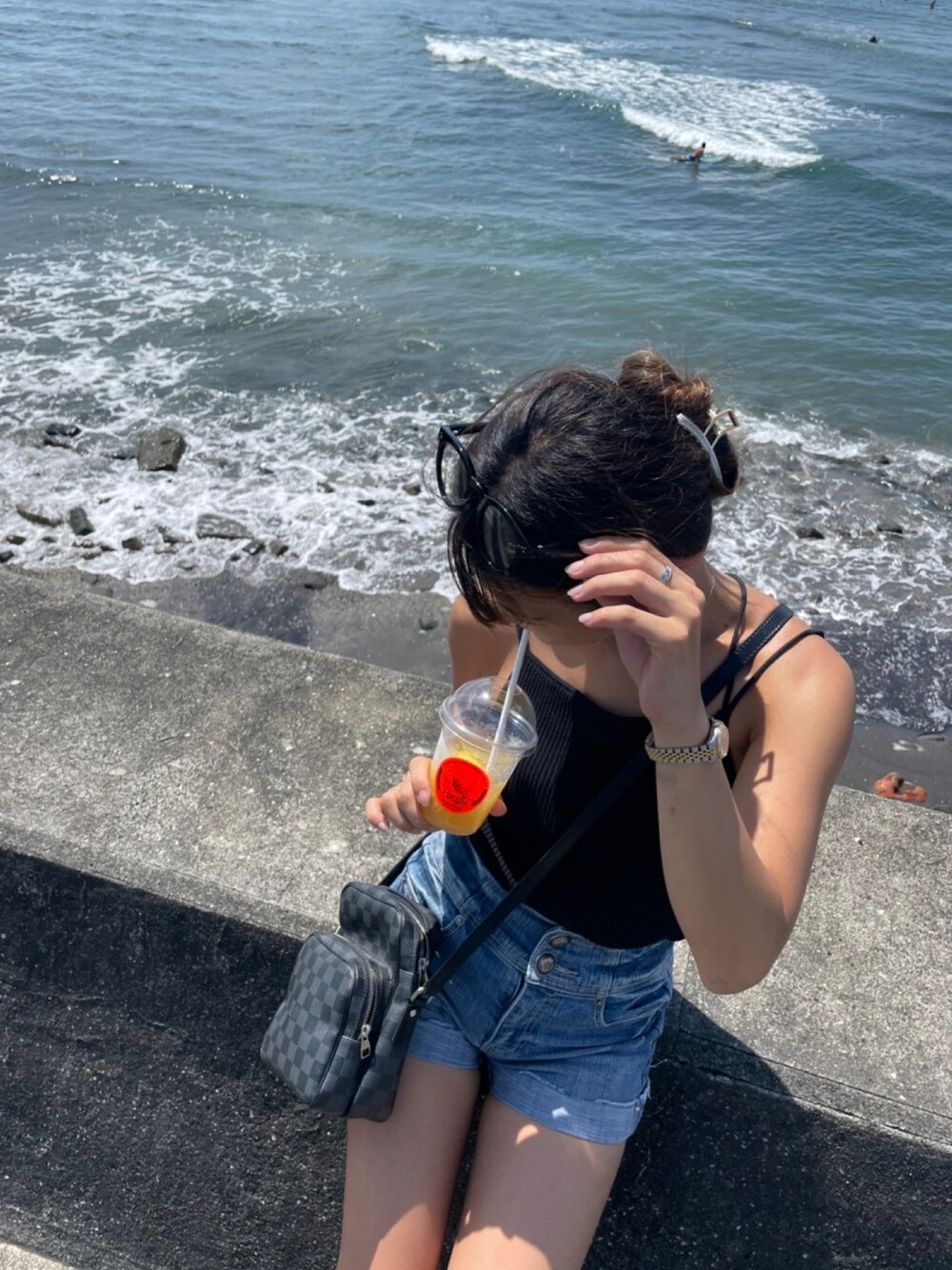 「休日コーデ、カジュアル、大人カジュアル、夏コーデ、おしゃれさんと繋がりたい、オトナカワイイ、黒、プチプラ、ユニクロ、プチプラコーデ」｜「UNIQLOのアイテム（メガネ、ブラック系）」を使った、mimimi0502さん（レディース・160cm）の夏コーディネートの1枚目の写真