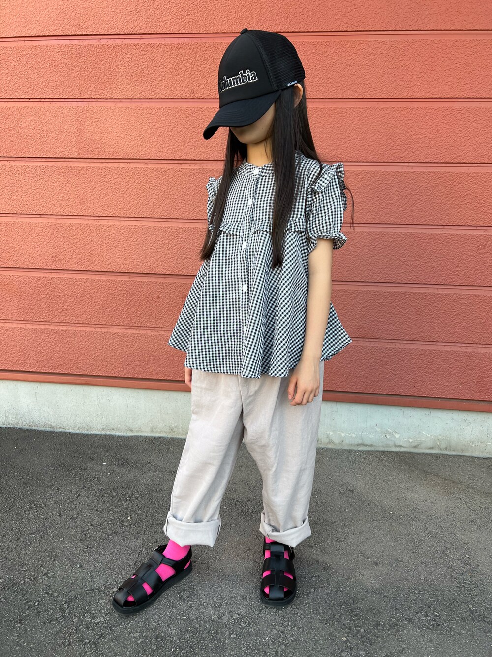 「キッズコーデ、キャップ、女の子、春夏コーデ、ギンガムチェック、パンツスタイル、ロールアップ、サンダルに靴下、ピンク、ブラック、Maison de Ravi、apres les cours、LOWRYS FARM、green label relaxing、Columbia」｜「Maison de Raviのアイテム（トップス、その他）」を使った、Yu-&Ri-(多忙のため不定期投稿)さん（キッズ・122cm）の春コーディネートの1枚目の写真
