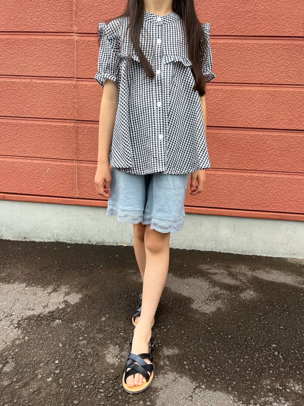 「キッズコーデ、女の子、カジュアル、ガーリー、ギンガムチェック、ブラウス、ショートパンツ、レース、サンダル、ブラック、ブルー、Maison de Ravi、apres les cours、sorotto、春夏コーデ」｜「Maison de Raviのアイテム（トップス、その他）」を使った、Yu-&Ri-(多忙のため不定期投稿)さん（キッズ・122cm）の夏コーディネートの1枚目の写真