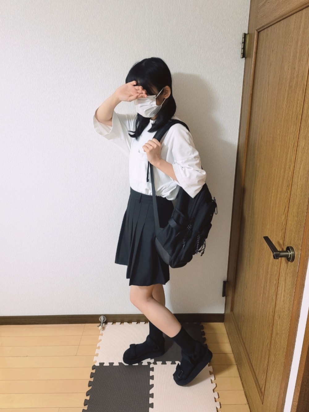 プリーツミニスカートを使った人気ファッションコーディネート