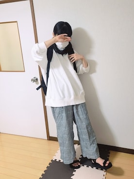 「ブラック×ホワイト」｜「アイテム（スウェット）」を使った、文さん（レディース・153cm）の秋コーディネート