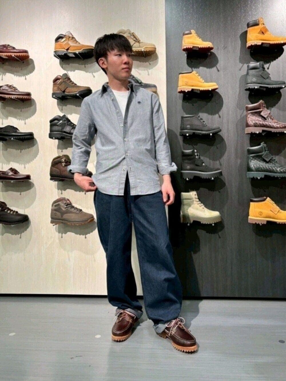 「どんなコーデにもこの一足、Timberland、Timberland 3eye、ティンバーランド、シャツスタイル、シャツ、おしゃれさんと繋がりたい、ootd、デニム、デニムコーデ、カジュアル、カジュアルコーデ、メンズファッション、シンプルコーデ、夏コーデ」｜「Timberlandのメンズ オックスフォード シャツ（シャツ/ブラウス、ブルー系）」を使った、tbl4375さん（メンズ・160cm）の春コーディネートの1枚目の写真