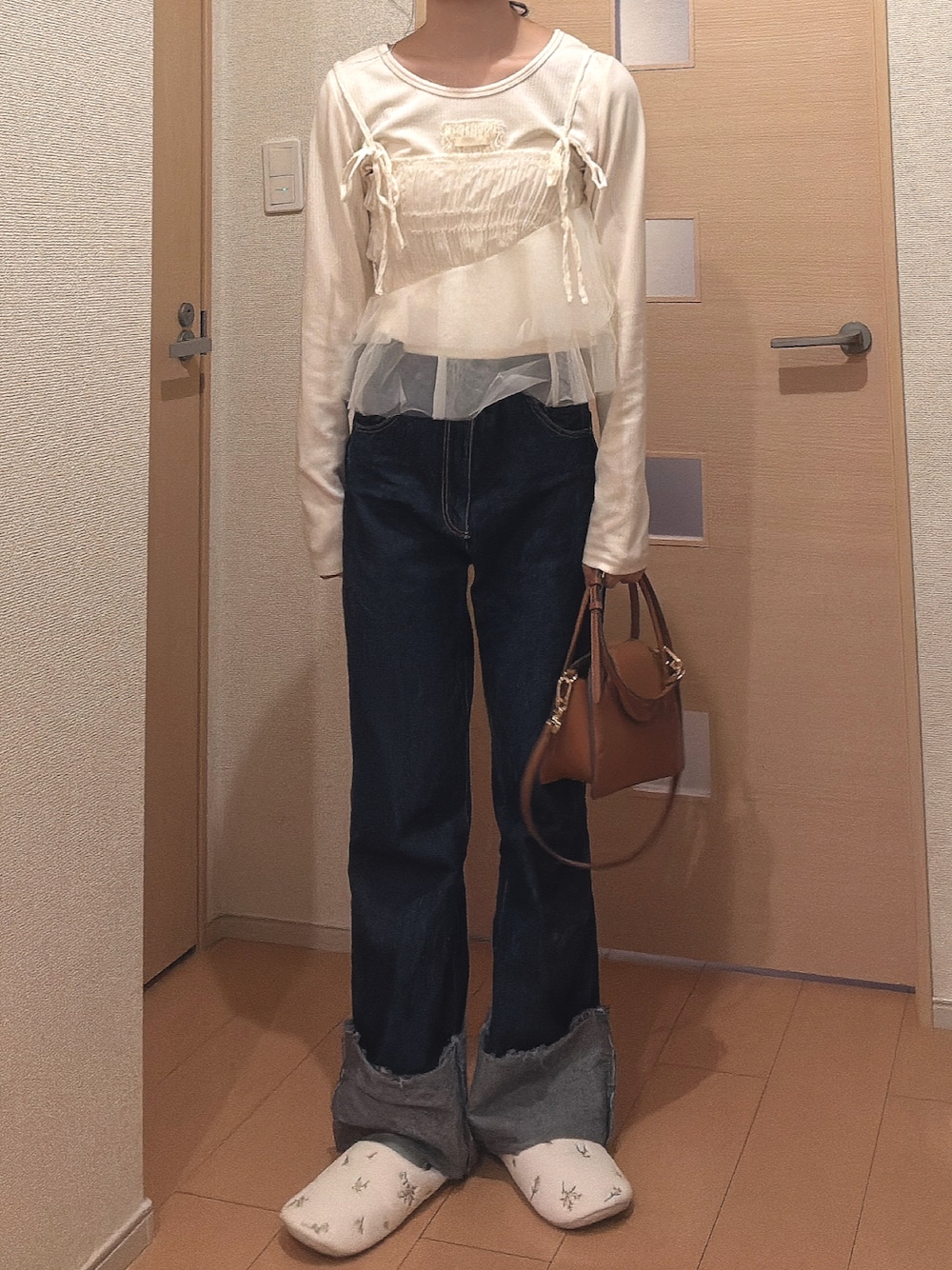 ZARAのアイテムを使った「ロールアップデニム」のレディース人気