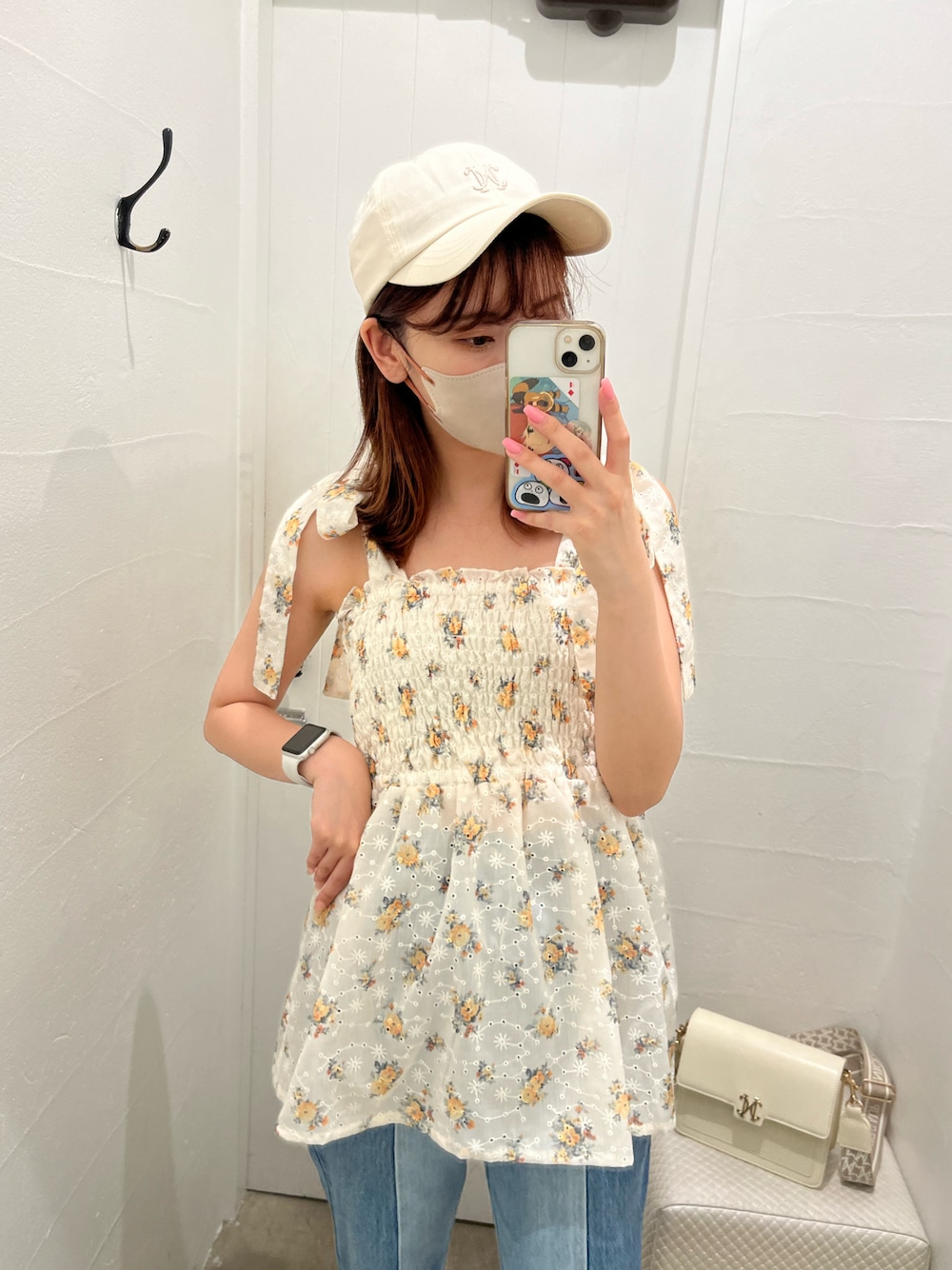 「ナイスクラップ、夏コーデ、休日コーデ、ラフコーデ、キャップ、ビスチェ×デニム、ビスチェ」｜「one after another NICE CLAUPのロゴ刺繍キャップ（キャップ、ホワイト系）」を使った、きよみさん（レディース・158cm）の夏コーディネートの1枚目の写真