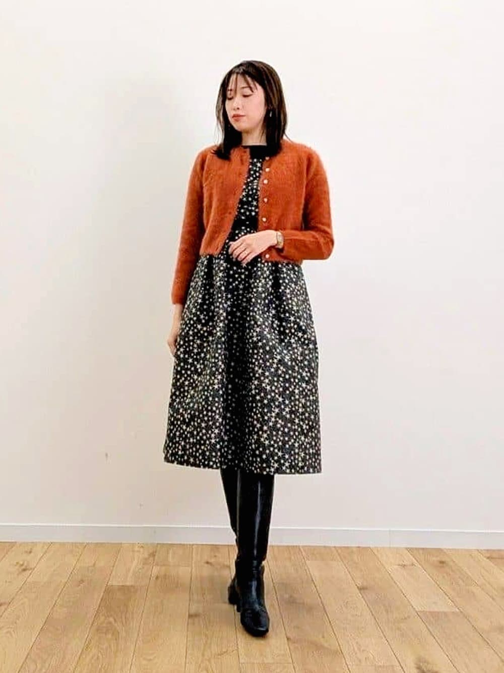 「アナイ(ANAYI)、大人女子、日常に魔法を、冬コーデ、オトナカワイイ、お出かけコーデ、骨格ストレート、ブルベ冬、高身長女子、キレイめ」｜「ANAYIのスターダストジャガードシアーヨーク ワンピース（ワンピース、ブラック系）」を使った、Takahashi.mさん（レディース・168cm）の秋コーディネートの1枚目の写真