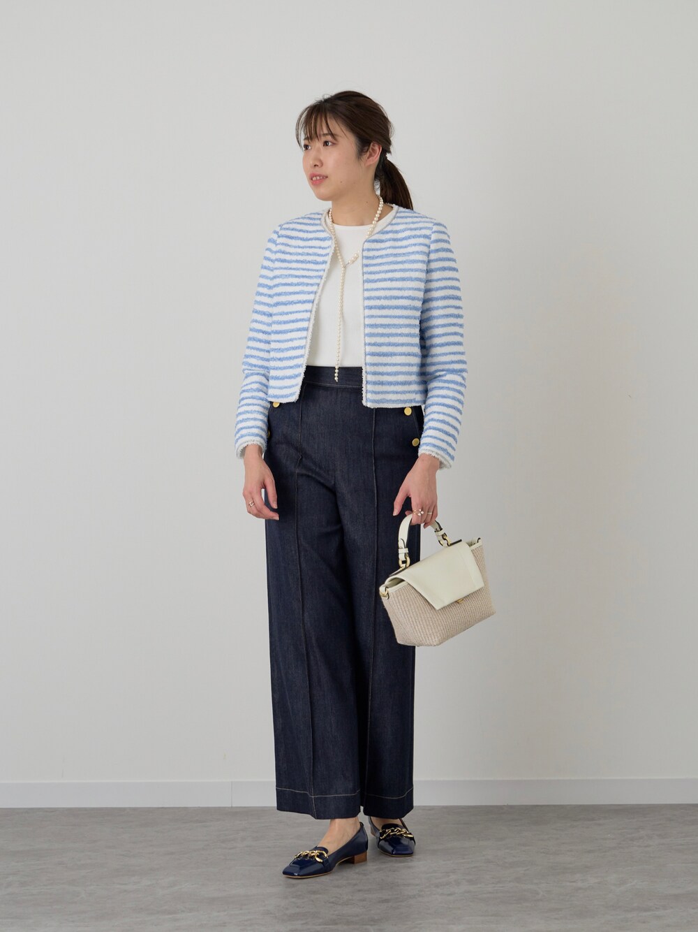 「ツイードジャケット、きれいめカジュアル、春服、エレカジ、高身長女子、デニムライク、オトナカワイイ、アナイ(ANAYI)、骨格ストレート、私の推しブランド」｜「ANAYIのボーダーツイードノーカラー ジャケット（ノーカラージャケット、ブルー系）」を使った、Takahashi.mさん（レディース・168cm）の冬コーディネートの1枚目の写真