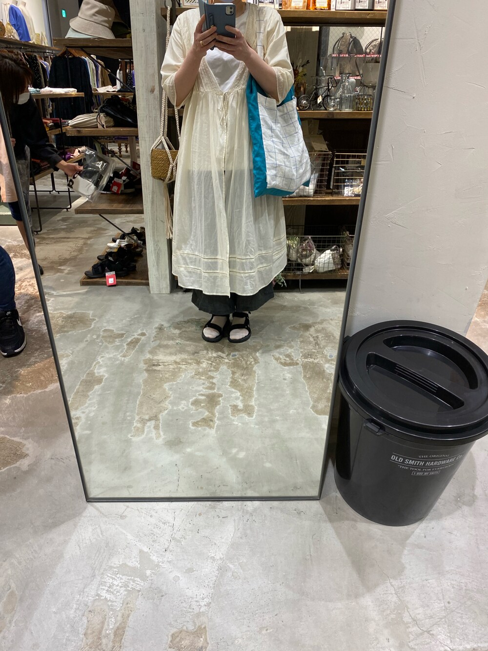 「はおりワンピ、高身長女子、オトナ女子、楽チンコーデ、トートバッグ、サンダル、Tシャツ」｜「studio CLIPのアイテム（トップス、ホワイト系）」を使った、sakura2009sakuraさん（レディース・165cm）の夏コーディネートの1枚目の写真