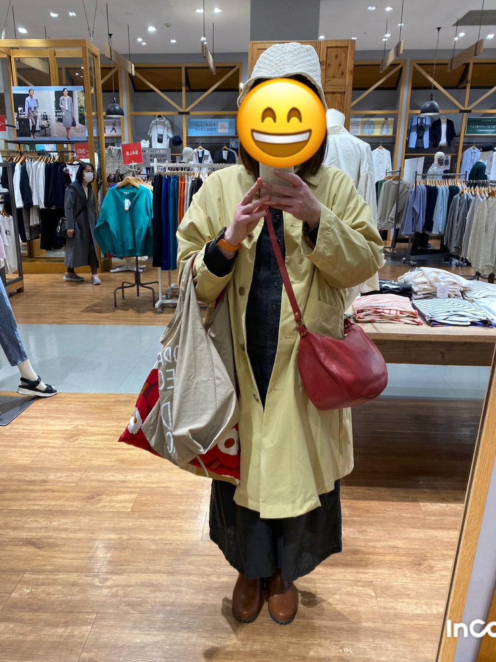 「休日コーデ、春コーデ、雨の日コーデ、サイドゴアブーツ、トートバッグ、ハット、高身長女子、オトナ女子」｜「niko and...のオリジナルポコポコバケットハット（ハット、ホワイト系）」を使った、sakura2009sakuraさん（レディース・165cm）の春コーディネートの1枚目の写真