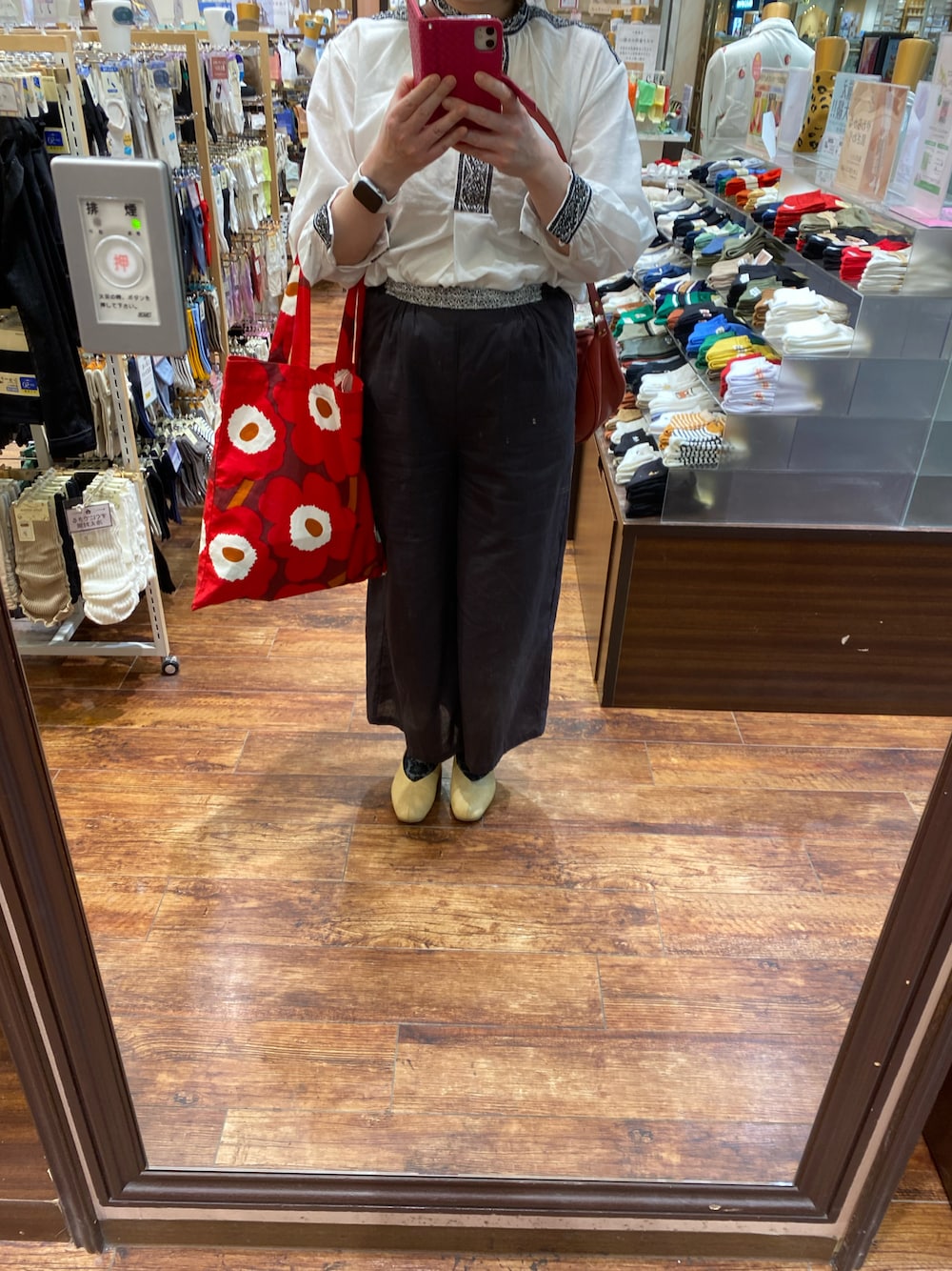 「オトナ女子、シンプルコーデ、高身長女子、パンプス、トートバッグ、セットアップ」｜「studio CLIPの【はなさんコラボ】幾何学柄刺繍ブラウス（シャツ/ブラウス、ホワイト系）」を使った、sakura2009sakuraさん（レディース・165cm）の夏コーディネートの1枚目の写真
