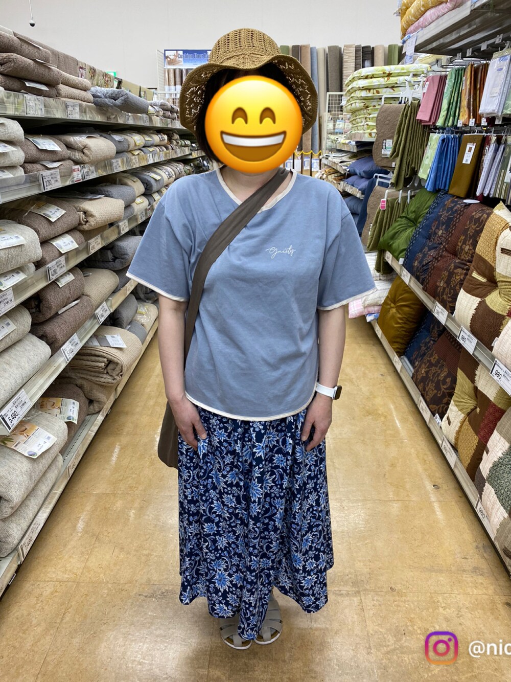 「シンプルコーデ、Tシャツ、スカート、サンダル、高身長女子、オトナ女子、バケットハット」｜「studio CLIPのクロシェ編み風バケットハット（ハット、ベージュ系）」を使った、sakura2009sakuraさん（レディース・165cm）の夏コーディネートの1枚目の写真