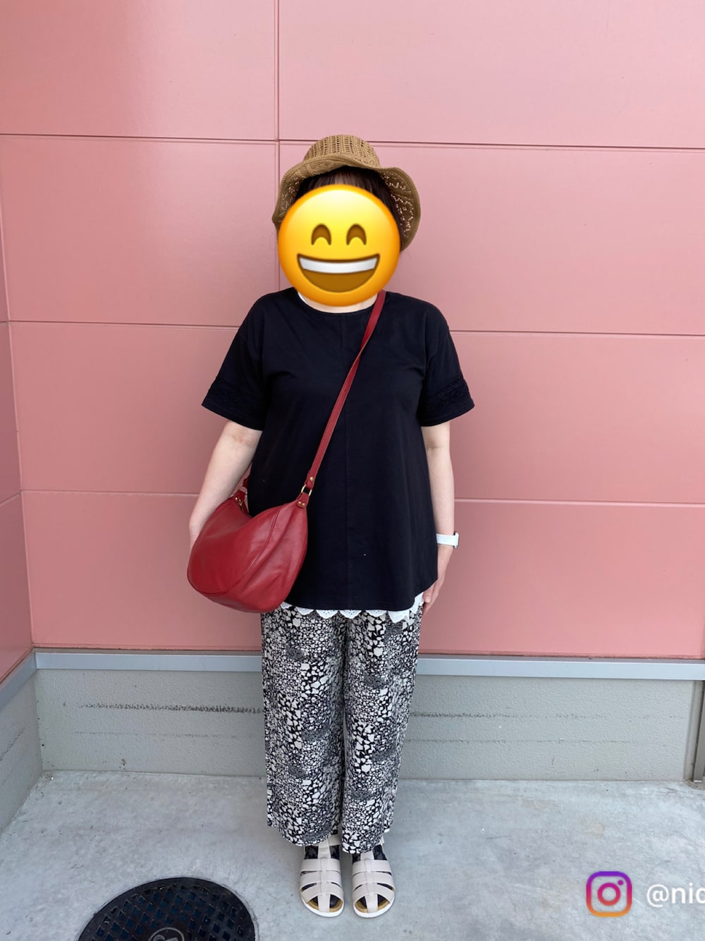 「グルカサンダル、プチプラコーデ、高身長コーデ、オトナ女子、ハット、ショルダーバッグ、ブラック、サンダル」｜「studio CLIPのクロシェ編み風バケットハット（ハット、ベージュ系）」を使った、sakura2009sakuraさん（レディース・165cm）の夏コーディネートの1枚目の写真