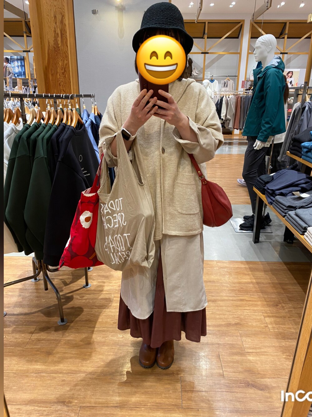 「秋冬コーデ、ハット、サイドゴアブーツ、高身長女子、オトナ女子、パーカー、トートバッグ、ootd」｜「studio CLIPのニットボーラーハット（ハット、ブラック系）」を使った、sakura2009sakuraさん（レディース・165cm）の秋コーディネートの1枚目の写真