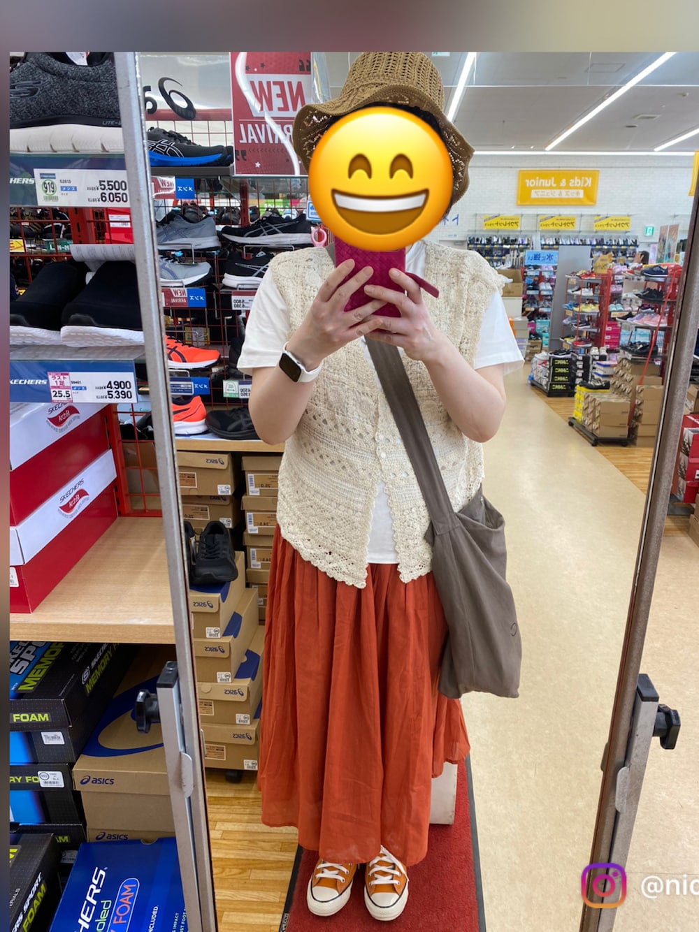 「楽チンコーデ、オトナカワイイ、今日のコーデ、Tシャツ、高身長女子、スニーカー、オレンジ、バケットハット」｜「studio CLIPのクロシェ編み風バケットハット（ハット、ベージュ系）」を使った、sakura2009sakuraさん（レディース・165cm）の夏コーディネートの1枚目の写真