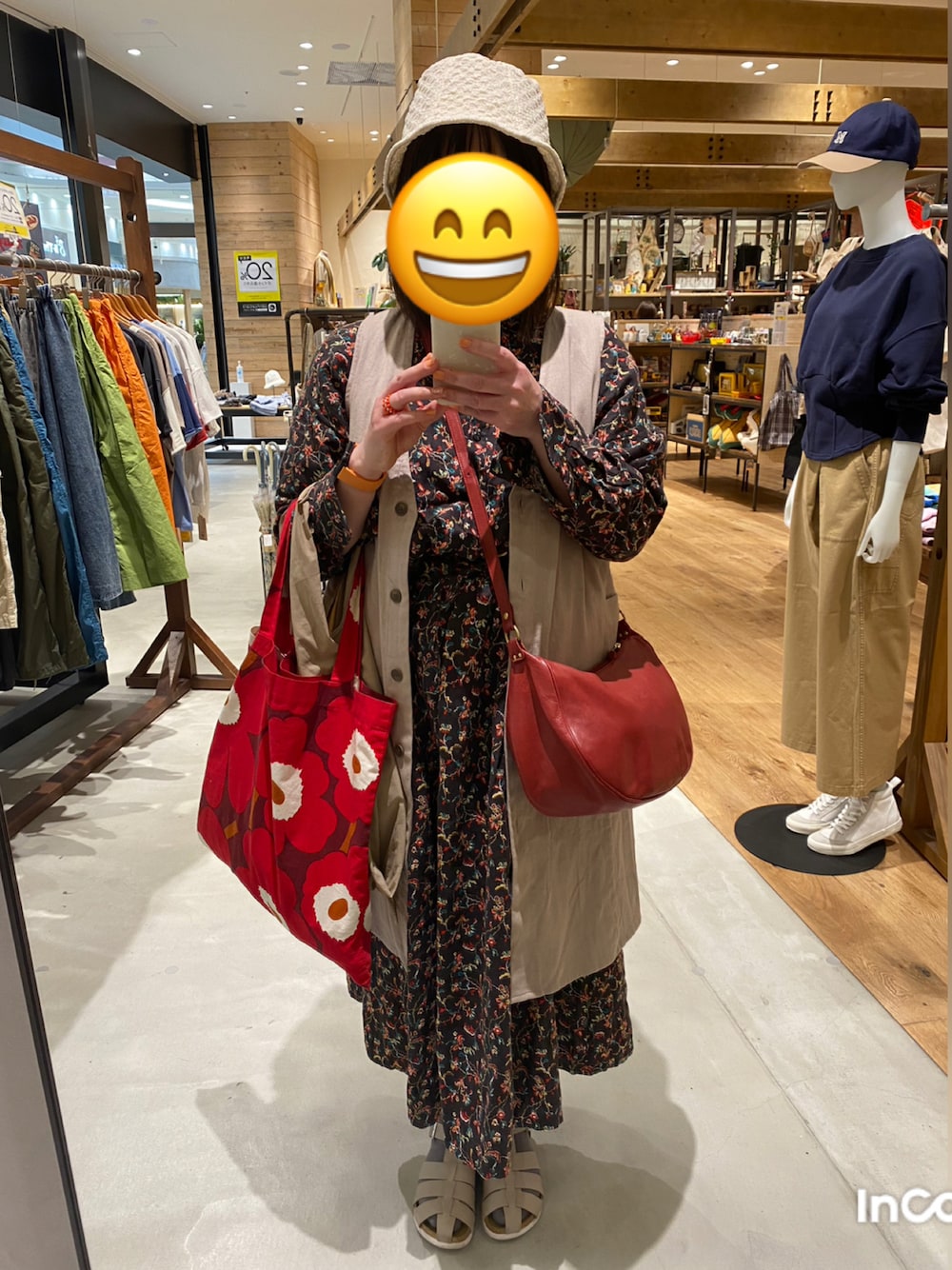 「休日コーデ、春、セットアップ、ハット、ジレ、高身長女子、オトナ女子、トートバッグ、グルカサンダル」｜「niko and...のオリジナルポコポコバケットハット（ハット、ホワイト系）」を使った、sakura2009sakuraさん（レディース・165cm）の春コーディネートの1枚目の写真