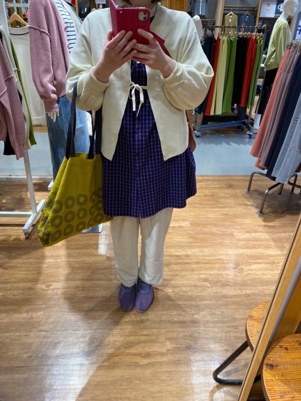 「高身長コーデ、シロニット、パンプス、パンツコーデ」｜「studio CLIPのアイテム（ニット/セーター、ホワイト系）」を使った、sakura2009sakuraさん（レディース・165cm）の春コーディネートの1枚目の写真