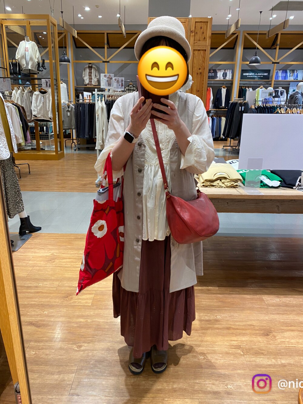 「休日スタイル、ootd、ベスト、サンダル、トートバッグ、ハット、高身長女子、オトナ女子」｜「studio CLIPのソフトボーラーハット（ハット、ベージュ系）」を使った、sakura2009sakuraさん（レディース・165cm）の秋コーディネートの1枚目の写真