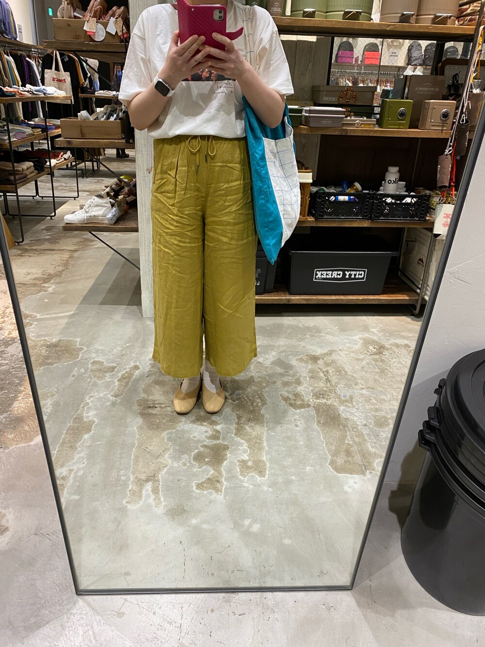 「リネン、トートバッグ、パンプス、Tシャツ、高身長女子、オトナ女子、シンプル」｜「studio CLIPのアイテム（Tシャツ/カットソー、ホワイト系）」を使った、sakura2009sakuraさん（レディース・165cm）の夏コーディネートの1枚目の写真