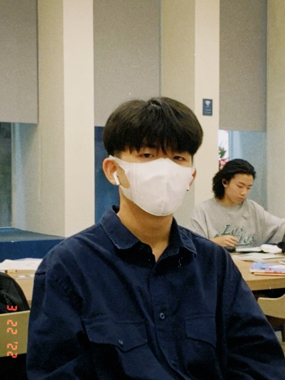 「日常生活」｜「NETのアイテム（シャツ/ブラウス、ブルー系）」を使った、張繼仁さん（メンズ・178cm）の春コーディネートの1枚目の写真