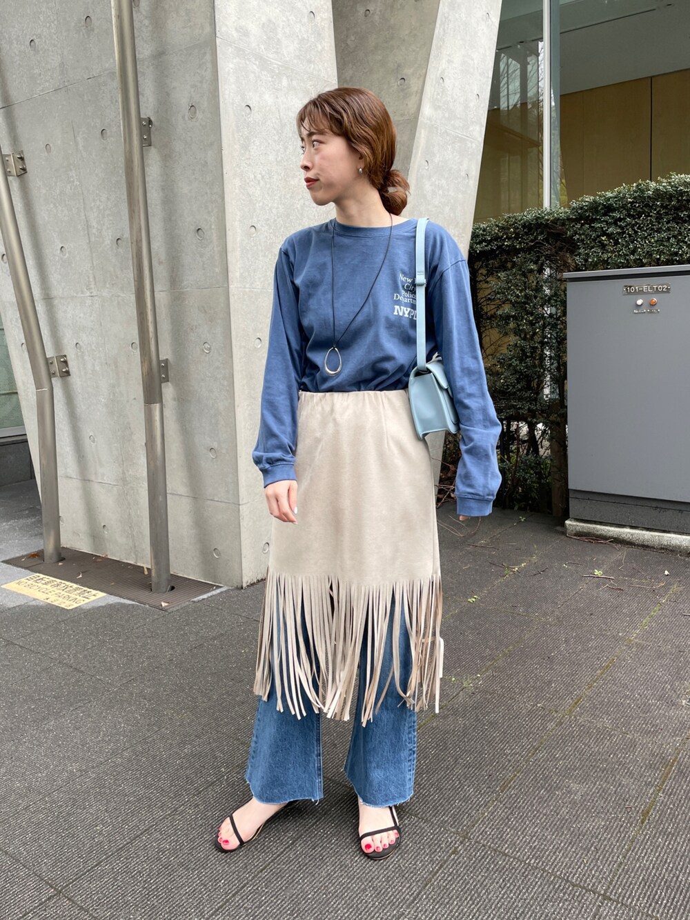 フェイクスエードフリンジスカートを使った人気ファッション